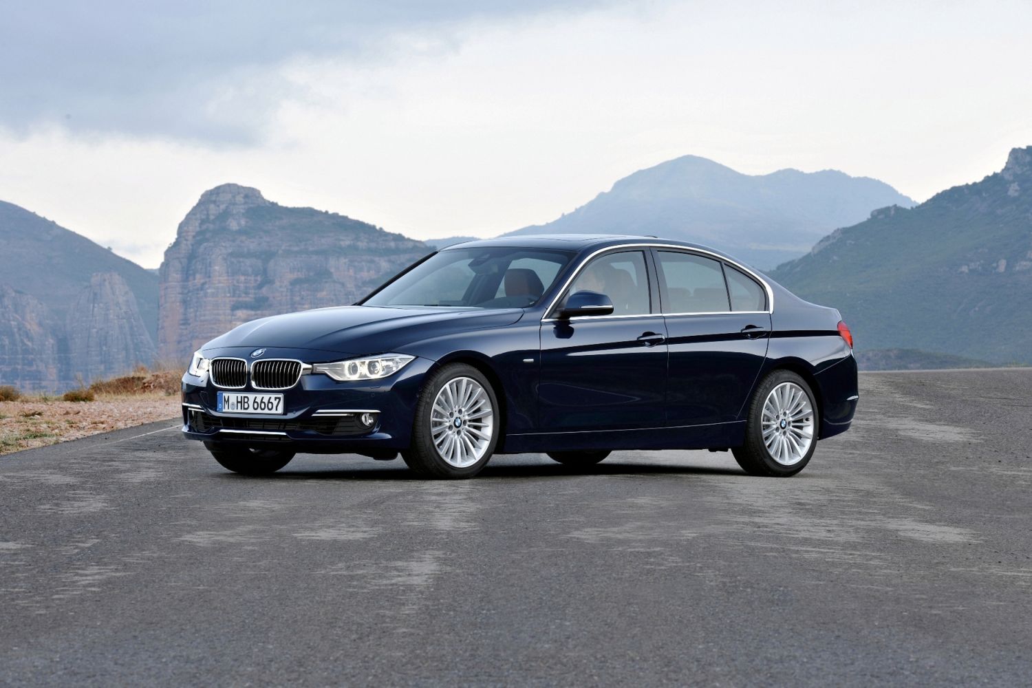 Die neue BMW 3er Limousine, Luxury Line (10/2011)The new BMW 3 Series Sedan, Luxury Line (10/2011)