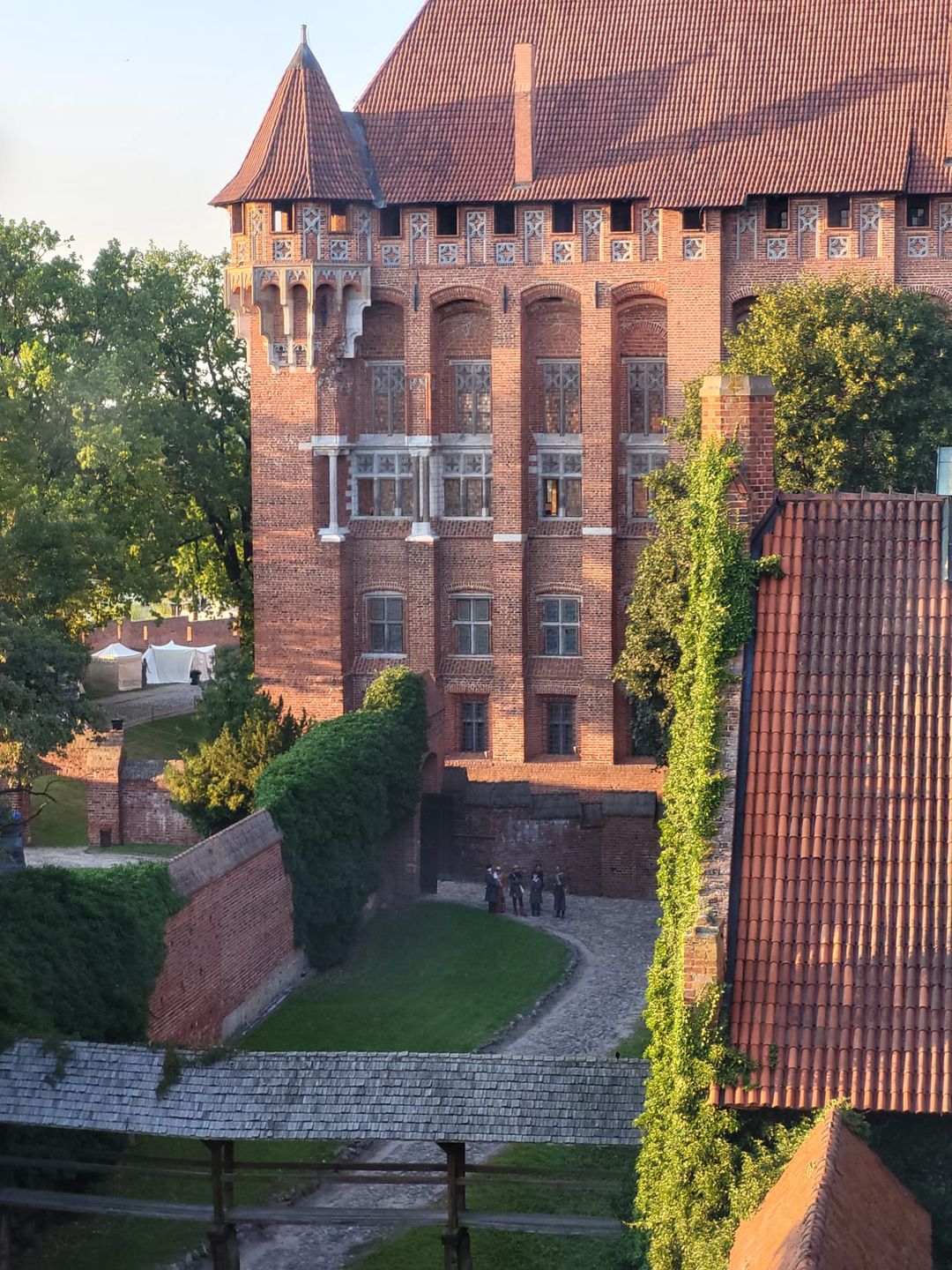 Zamek w Malborku warto zwiedzić nocą