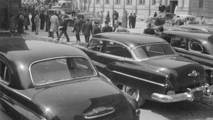 Warszawa z czasów stalinizmu i odwilży na zdjęciach w nowym albumie Bosz 1