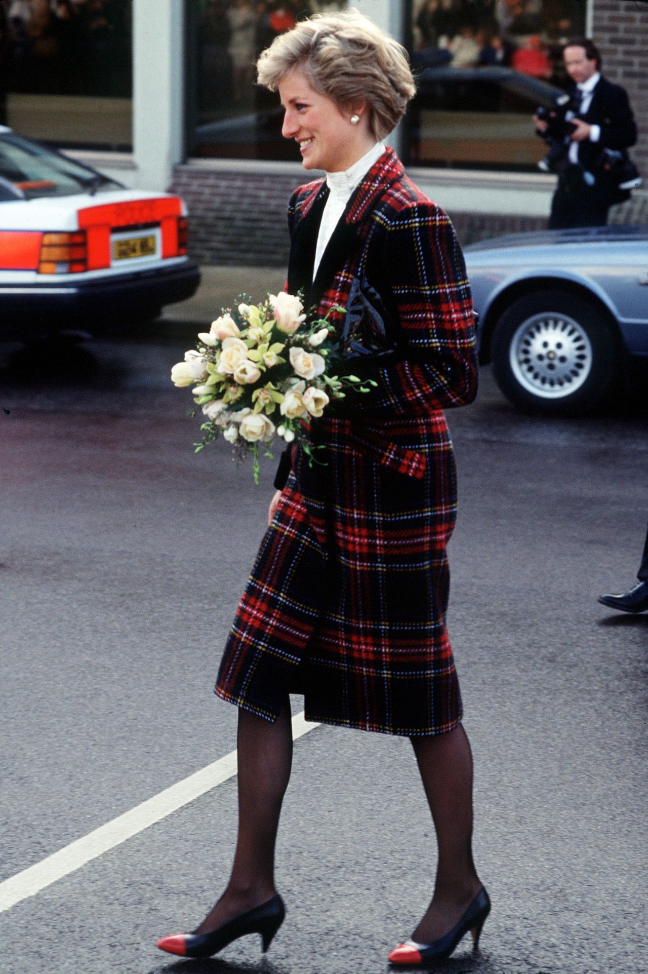 Księżna Diana w płaszczu w kratę 