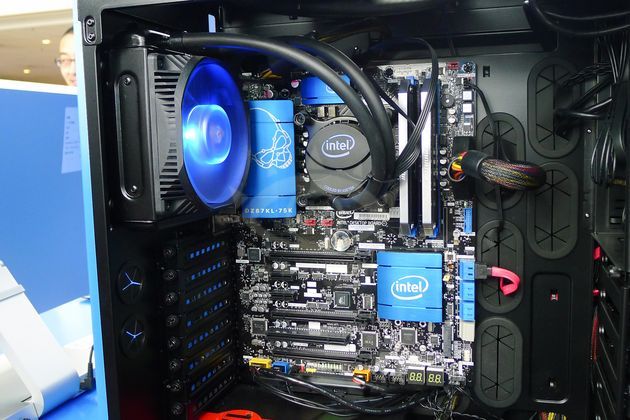 Intel DZ87KL-75K Kinsley Thunderbolt płyta główna zdjęcie IDF 2013