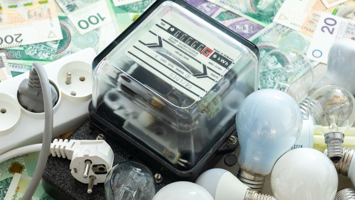 Stock Arkadiusz Zi�?ek
Fot. Arkadiusz Ziolek/East News.
n/z Licznik energii elektrycznej na tle pieniedzy.
ARKADIUSZ ZIOLEK