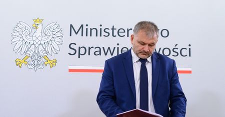 Policja w budynku KRS. Żurek tłumaczy decyzję