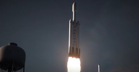 Dziewiczy lot rakiety Falcon Heavy w 2018 roku