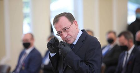 Koronawirus. Pomyłka sanepidu. Polityk opozycji otrzymał wynik testu na obecność koronawirusa szefa MSWiA