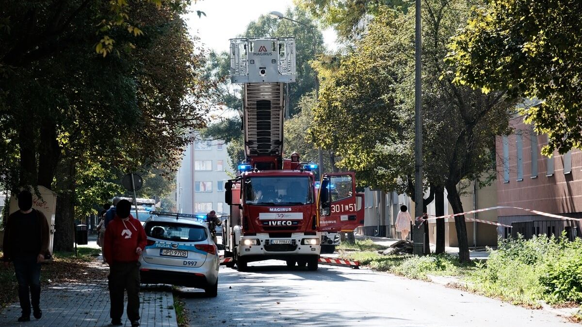 Akcja gaśnicza pożaru mieszkania w bloku przy ul. Szczerbowskiego