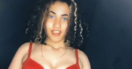 Egipcjanka pokazała stanik. Ma 16 lat, właśnie usłyszała wyrok