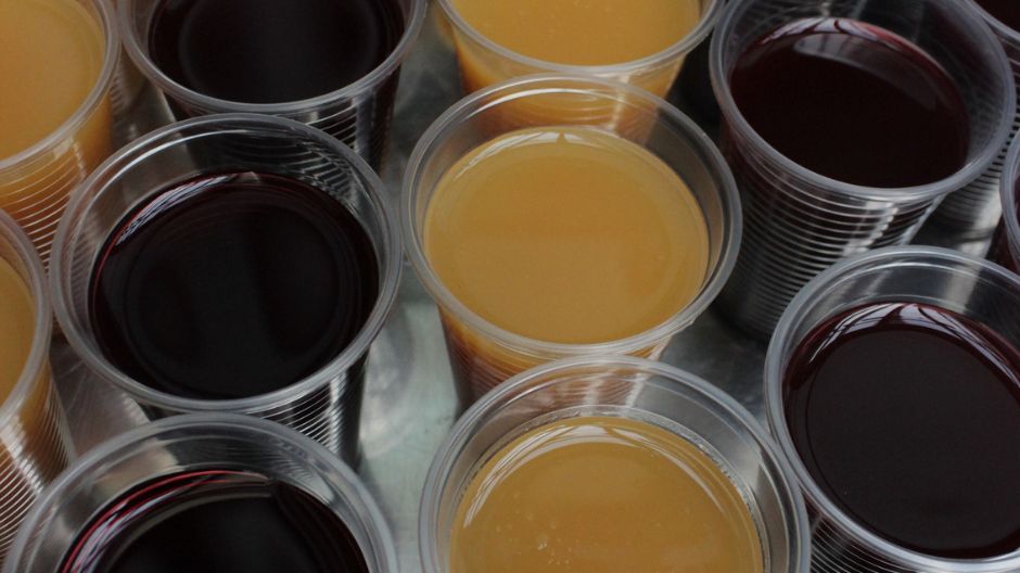 Zawarta w kawie kofeina może być przyczyną problemów żołądkowych