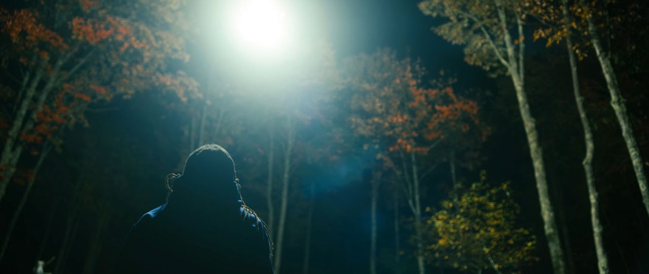 Zobaczcie film oświetlony tylko... dronami