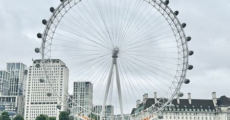 Awaria London Eye w najgorętszy dzień roku. Turyści uwięzieni w szklanych kapsułach