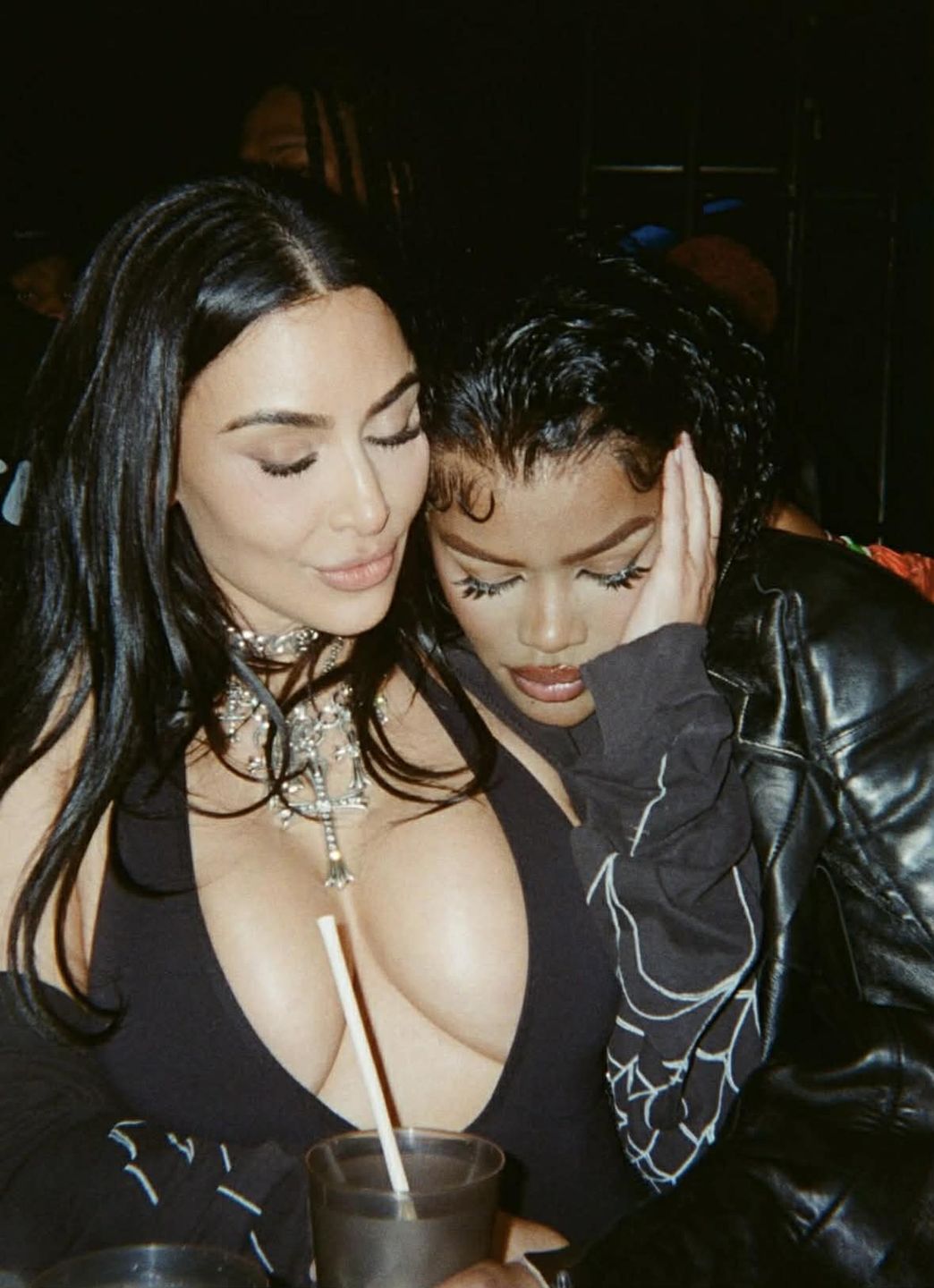 Kim Kardashian relacjonuje, jak bawiła się na Coachelli