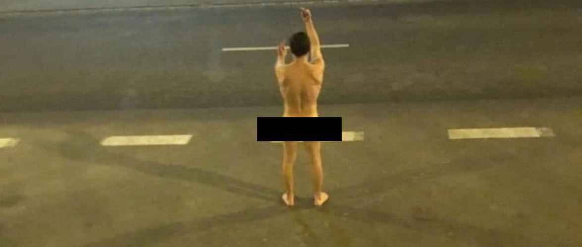 Wrocław. Nagi mężczyzna pod fabryką LG Chem żegna się z pracą 1
