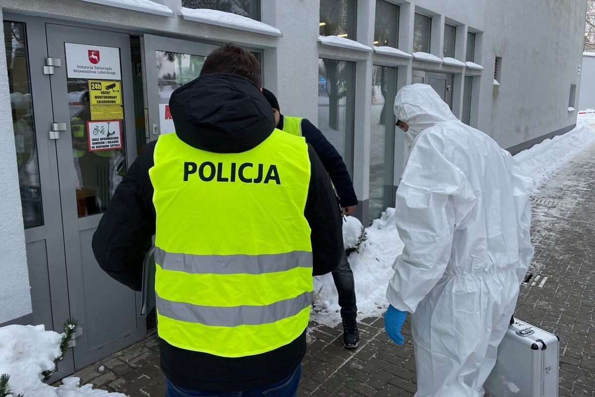 Interwencja policji do alarmu bombowego w szpitalu przy al. Kraśnickiej