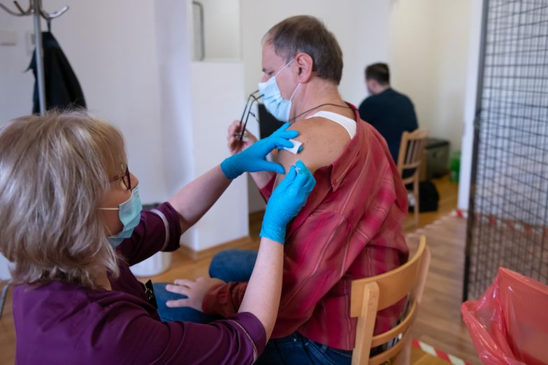 Piąta dawka szczepionki przeciw COVID-19. Resort zdrowia wystawił e-skierowania