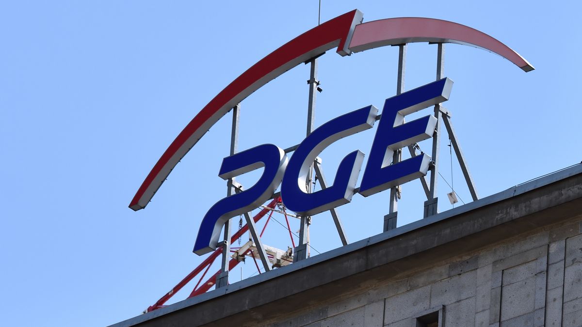 pge, polska grupa energetyczna, company, polish, poland, logo, signage, emblem, logotype, building, office, facade, power, electric, electricity, warsaw