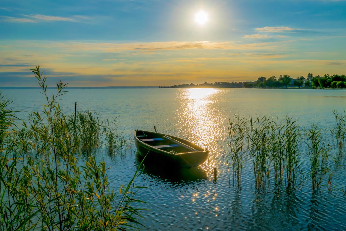 Spokojne wody jeziora Balaton to raj dla ludzi szukających relaksu