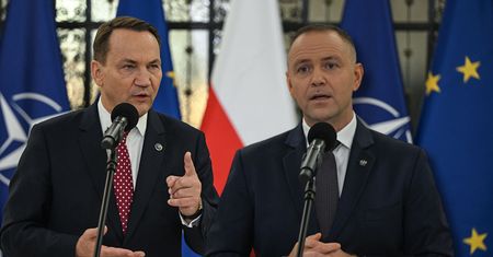 "Przestrzegałem". Sikorski przypomniał wpis ws. Nawrockiego
