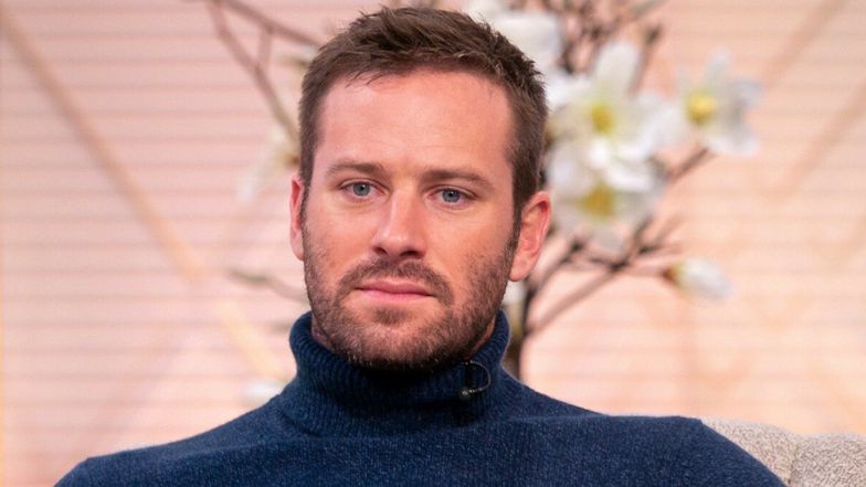 Armie Hammer wyszedł z ośrodka rehabilitacyjnego po oskarżeniach o GWAŁT I KANIBALIZM! Przeszła mu już ochota na grillowane ludzkie żebra?