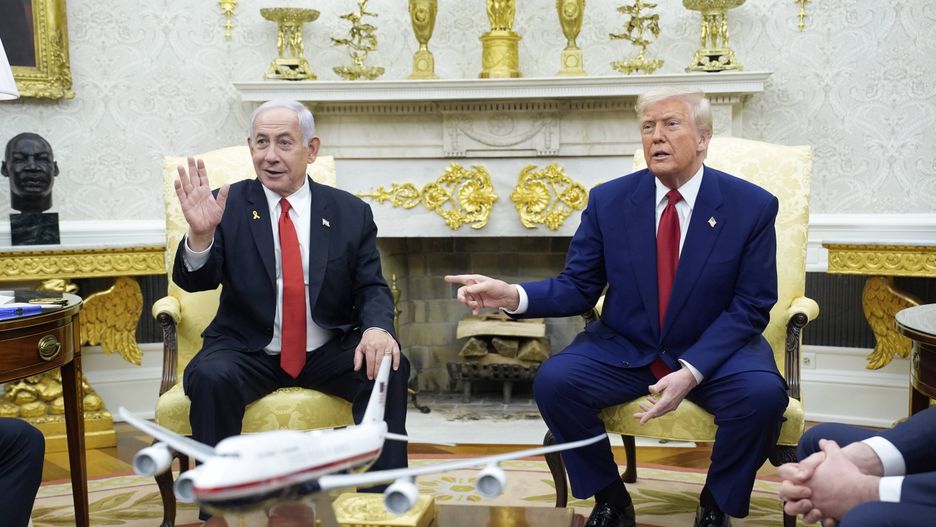 US President Trump meets with Israeli Prime Minister Benjamin Netanyahu in Washington
epa12016869 US President Donald Trump (R) meets with Prime Minister Benjamin Netanyahu (L) of Israel in the Oval Office of the White House in Washington, DC, USA, 07 April 2025.  EPA/YURI GRIPAS / POOL 
Dostawca: PAP/EPA.
YURI GRIPAS / POOL
politics, diplomacy, tariffs, trade, war, gaza, palestinia, government