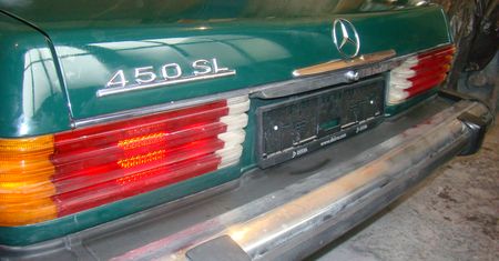 Mercedes 450 SL (R107) - co kryje bagażnik?