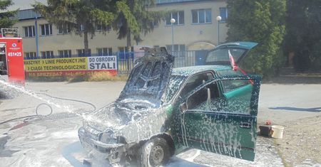 Pożar samochodu na ulicy Gulińskiego
