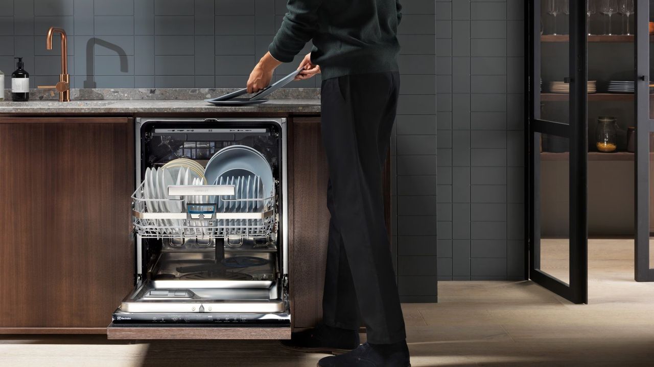Szybkie i skuteczne zmywanie? Zmywarka Electrolux umyje wszystko w 30 minut – nawet przy pełnym załadunku