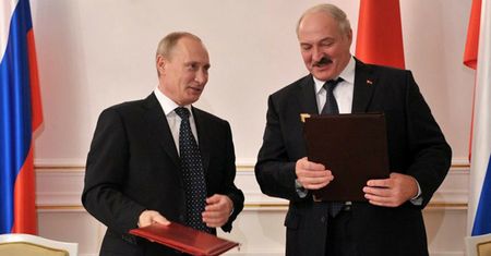 Składy z Rosji dotarły. "Uzbrojenie specjalne" w Białorusi