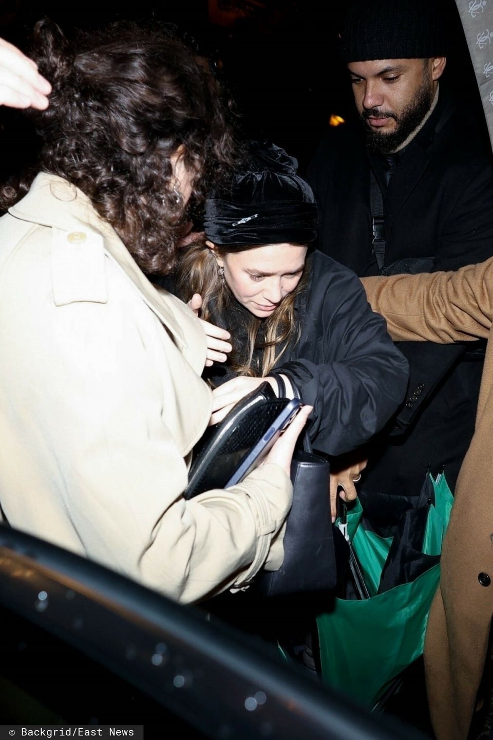 Siostry Olsen "przyłapane" wieczorem w Paryżu