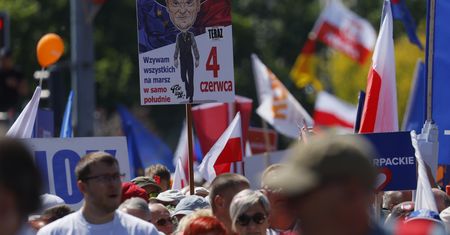 "Spolaryzowali społeczeństwo, demolują państwo i depczą konstytucję". Polacy mówią, dlaczego idą na Marsz Wolności