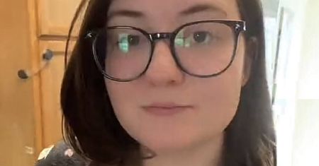 Nosi biustonosz w rozmiarze DDD. Ludzie są dla niej bezlitośni