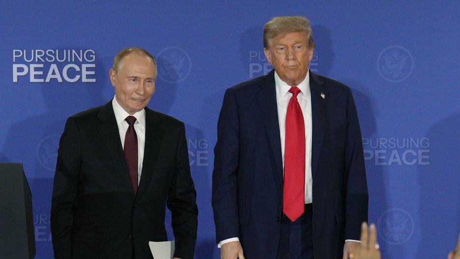 President Trump and Russian President Putin Press Conference in Alaska
Russian President Vladimir Putin and President Donald Trump prepare to depart after a joint press conference at Joint Base Elmendorf-Richardson in Anchorage, Alaska, on Friday, August 15, 2025. Trump and Putin discussed a ceasefire deal to help end the two-year conflict between Russia and Ukraine. Photo by Bob Strong/UPI Photo via Newscom
Dostawca: PAP/Newscom
BOB STRONG
news, politics, diplomacy, conflict, war, Trump, Putin, Russia,