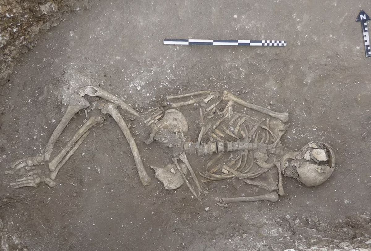 Ekscytujące odkrycie studentów archeologii z brytyjskiego uniwersytetu. W osadzie z epoki żelaza odkryli groby pięciu osób