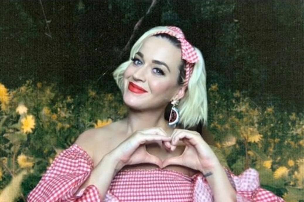 Katy Perry pokazała ciążowy brzuch. Piosenkarka lada dzień rodzi