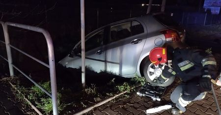 Zderzenie samochodów w Jędrzejowie koło Ostrowca [Foto]