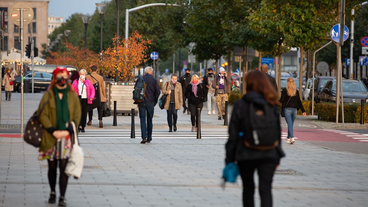 Mateusz Morawiecki prezentuje Polski Ład. Kluczowe zmiany dotyczą podatków.