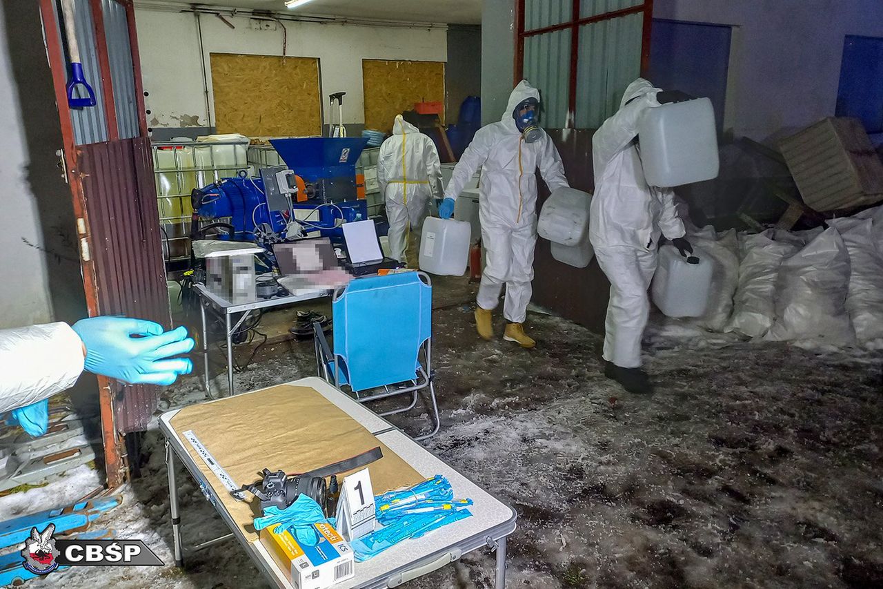 "Kokaina dla ubogich" na Dolnym Śląsku – CBA rozbiło jedną z największych fabryk klofedronu w Polsce