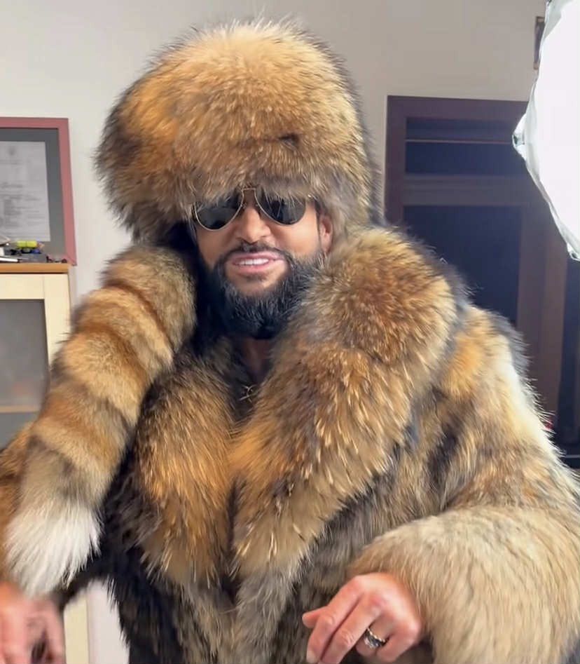 Krzysztof Rutkowski w futrze