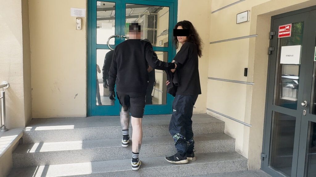 Zamówił taksówkę i wziął taksówkarza jako zakładnika. Zażądał okupu w kwocie 100 tys. złotych i paczkę papierosów w miękkim opakowaniu