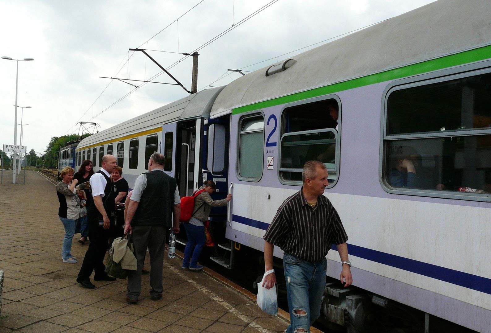Niektóre pociągi PKP Intercity w wakacje będą jechać dłużej niż przed wakacjami