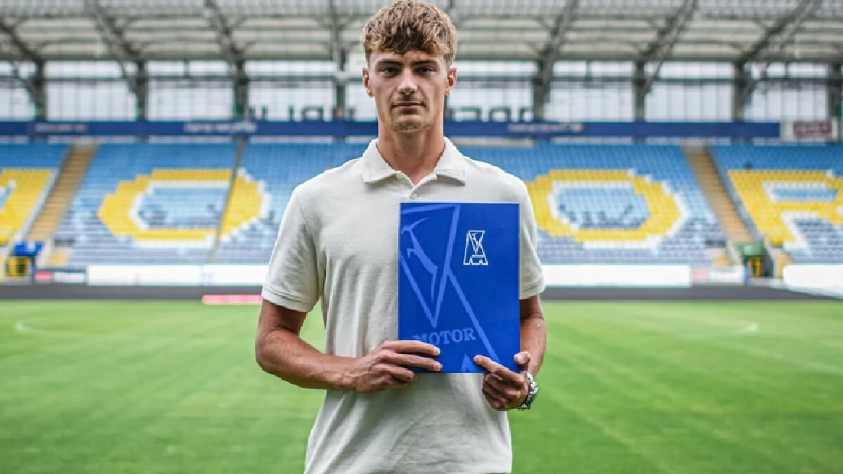 Wiktor Lenard z podpisanym kontraktem
