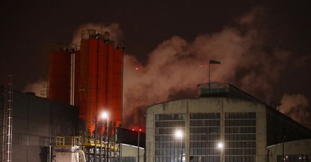 Wybuch w Synthosie. Strażacy ugasili płomienie w zakładzie chemicznym
