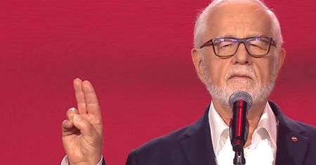 "Murem za polskim mundurem". Przebrzmiałe gwiazdy dla TVP. Propaganda jak ze stanu wojennego [RECENZJA]