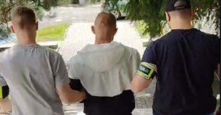 Rozrywał seniorkom uszy. Miał brutalną metodę