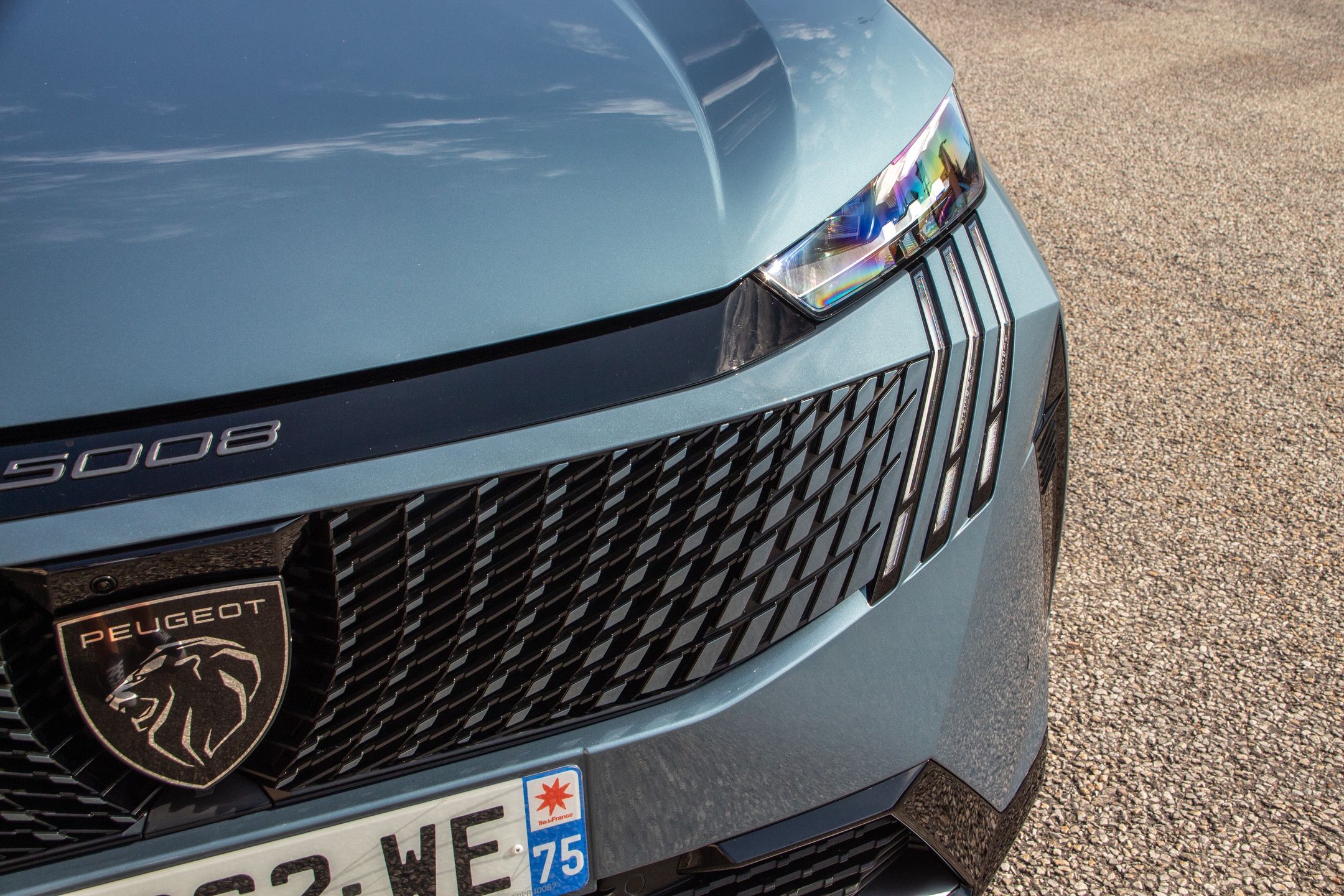 Peugeot e-5008