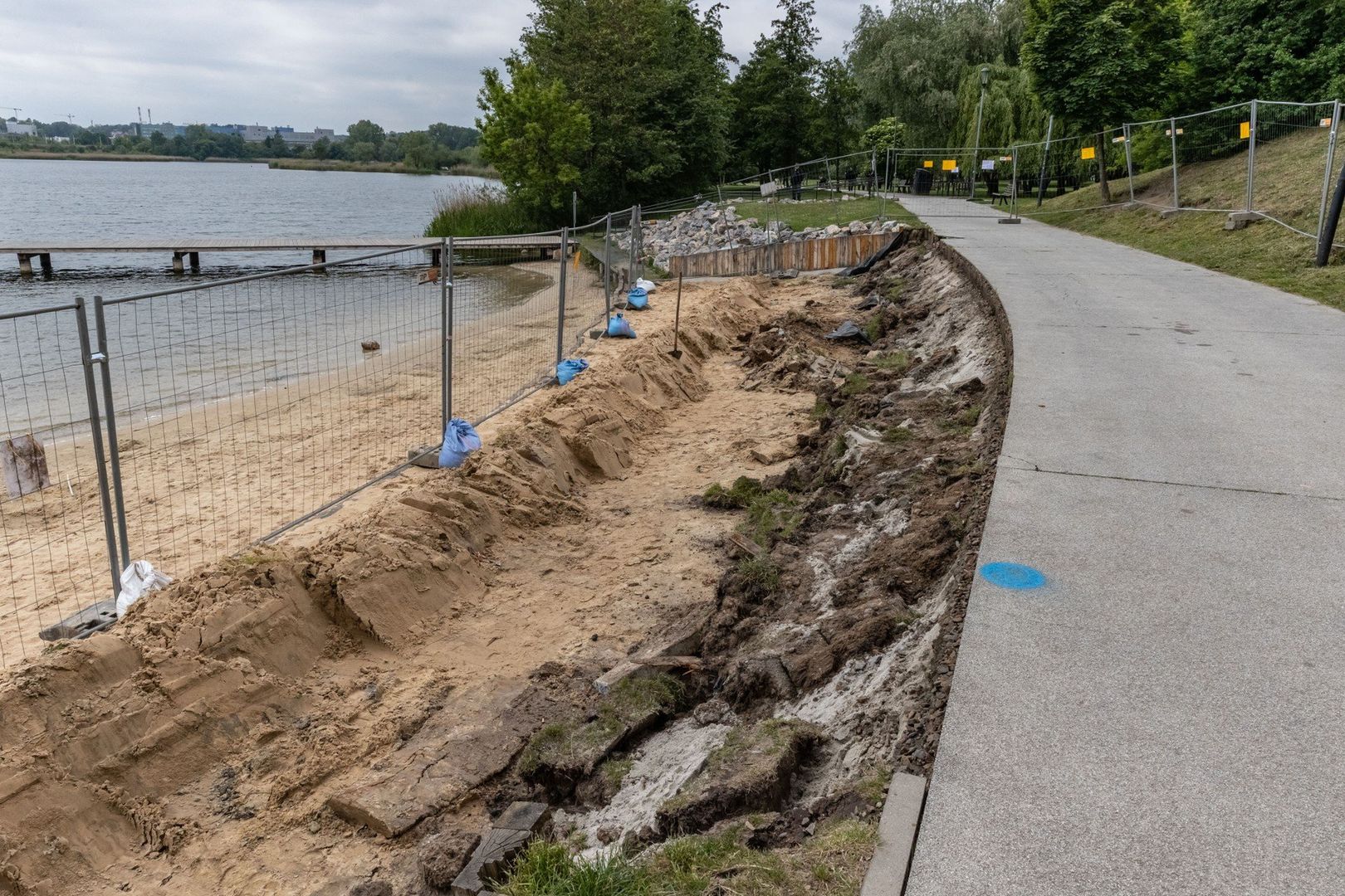Remont plaży nad zalewem Bagry