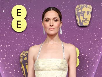 Najpiękniejsza kreacja na gali BAFTA? Ten kolor będzie królował wiosną 2026