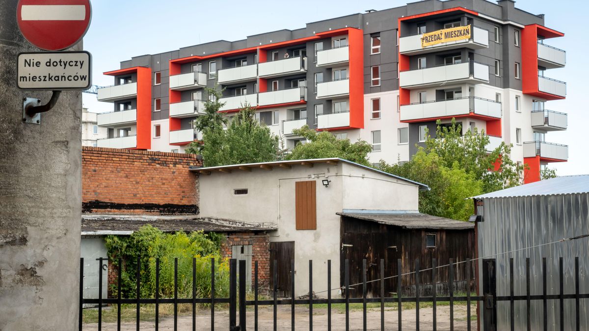 osiedle Nowoczesny Fordon
Tytus �mijewski
Nowoczesny Fordon, inwestycja, mieszkaniowe osiedle budynk�w wielorodzinnych, budynek wielorodzinny, budynki, deweloper, Skorbud, ulica Fordo�ska, mieszkanie, mieszkania, sprzeda� mieszka�, boom mieszkaniowy, ilustracja, ilustracje, deweloperzy mieszkaniowi, podatek mieszkaniowy, danina, budowa, budownictwo mieszkaniowe, blok, bloki mieszkalne, kryzys mieszkaniowy, ceny mieszka�, problemy mieszkaniowe, kredyt mieszkaniowy, wakacje kredytowe, kredyt hipoteczny