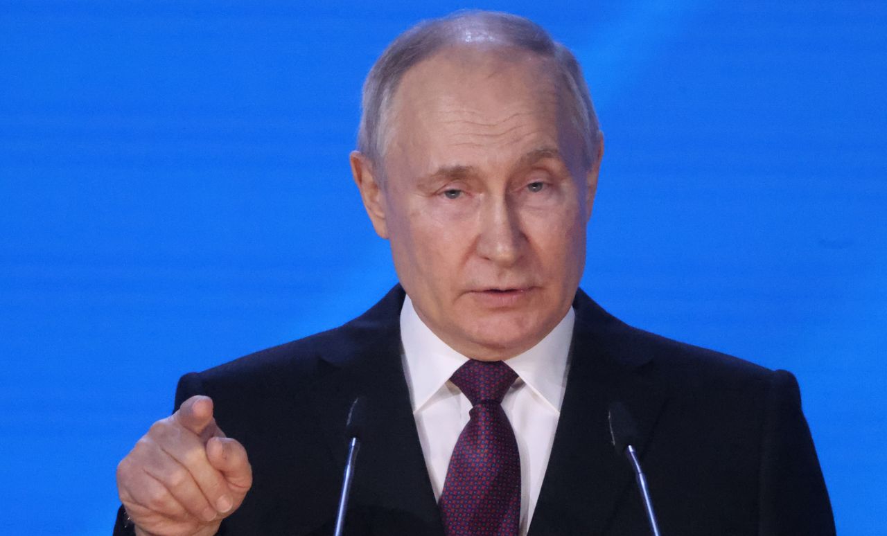 Władimir Putin przemawia w rosyjskiej Dumie