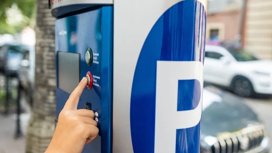 Uwaga na fałszywe kody QR na parkomatach