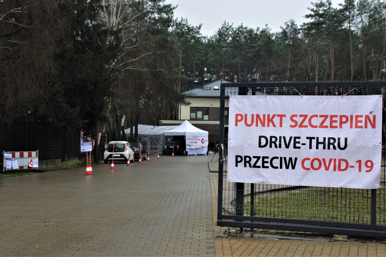 W punkcie drive-thru zaszczepieni zostali pierwsi pacjenci